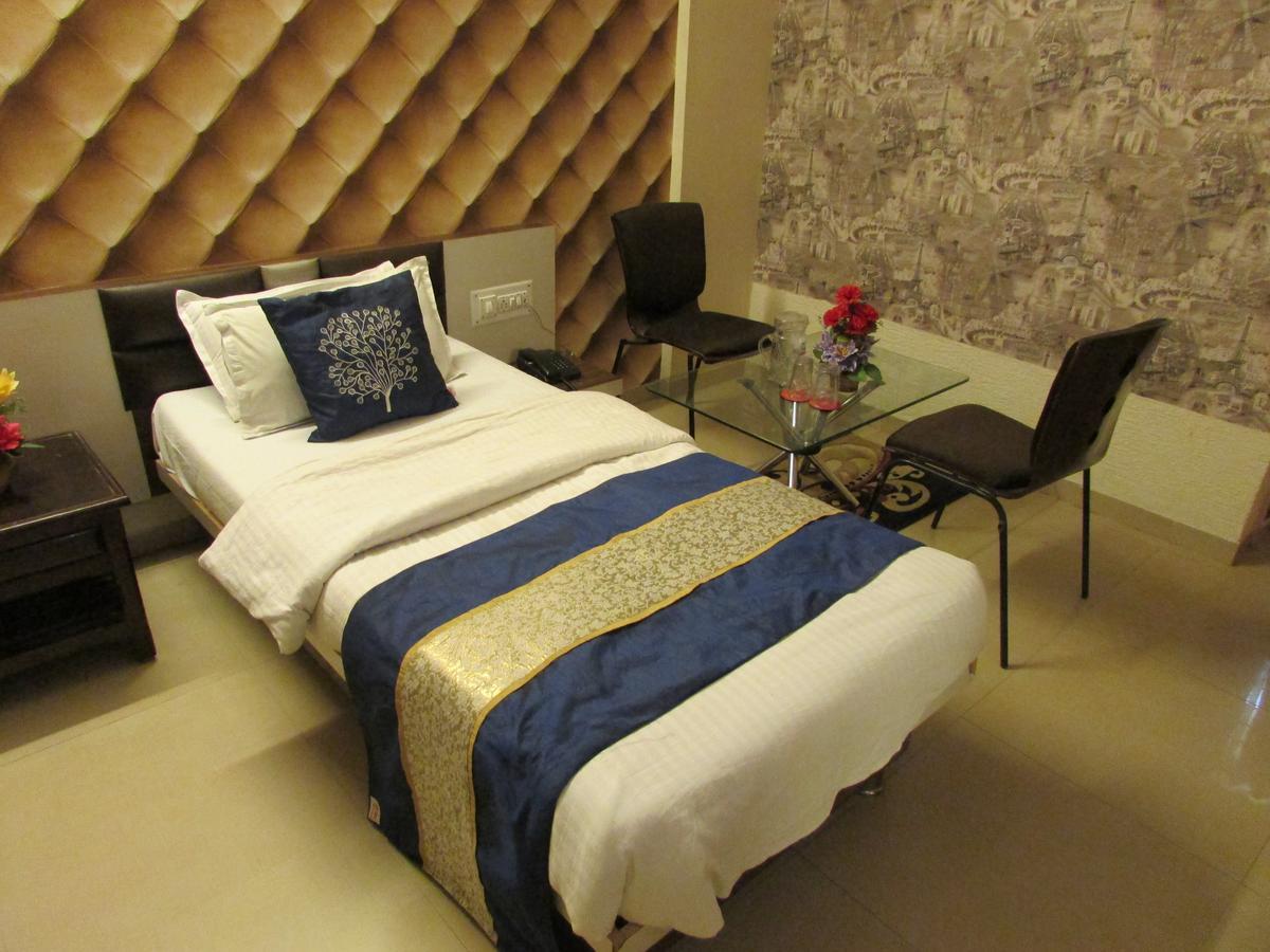 Hotel Nilkanth Residency Gandhinagar Exterior foto