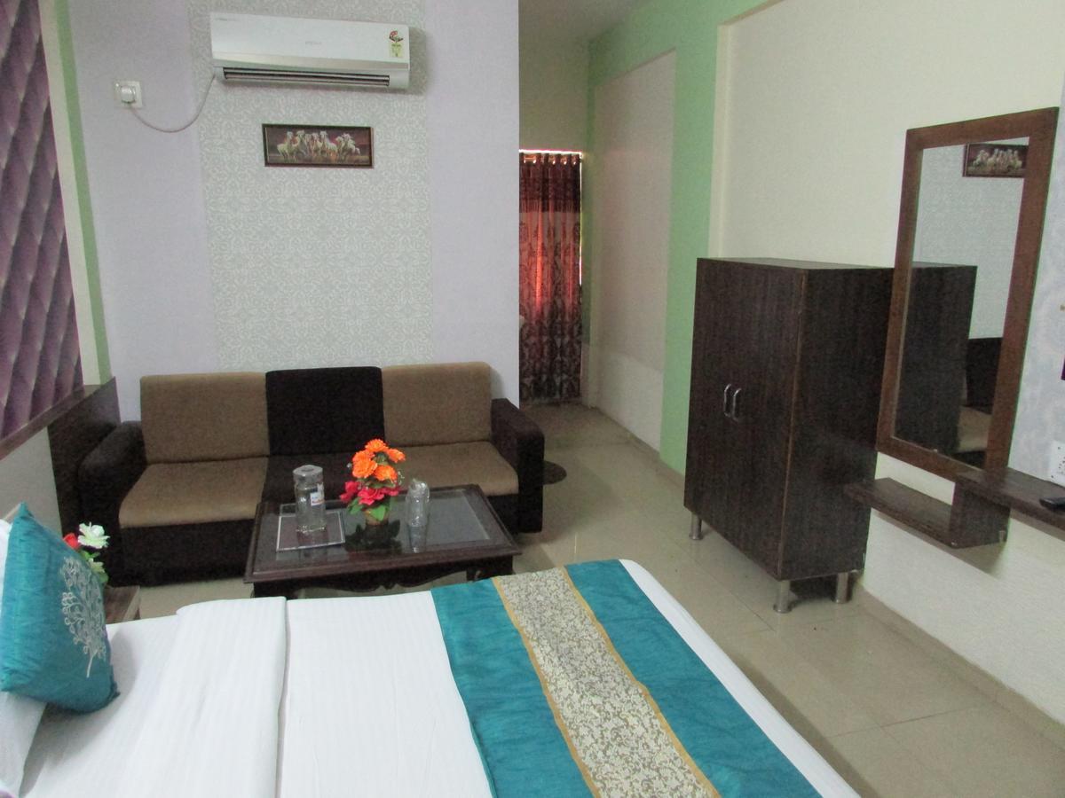 Hotel Nilkanth Residency Gandhinagar Exterior foto