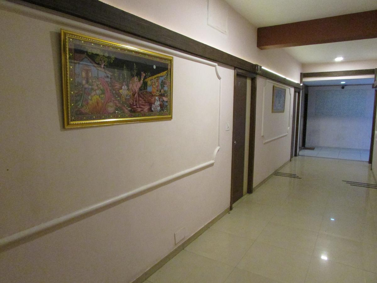 Hotel Nilkanth Residency Gandhinagar Exterior foto